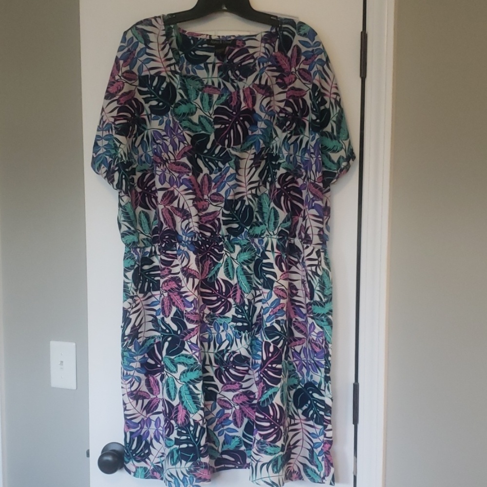 NWOT Floral Print Dress w/Pockets